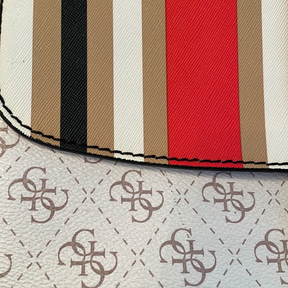 Guess chain strap purse - Picture 5 of 13